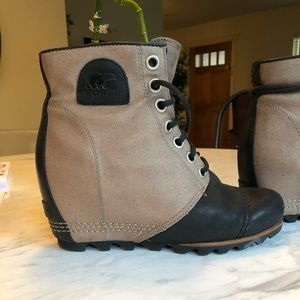 GUC Sorel 1964 wedge boots 8.5